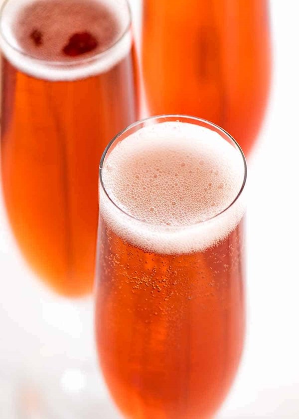 French Champagne cocktail (Kir royale)