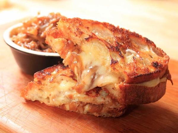 French melt (Grilled cheese with caramelized onion and Comté)