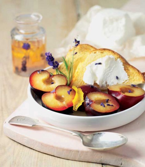 French mild goat's cheese with plums in lavender syrup and toasted brioche