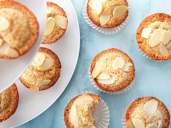 French mini almond cakes (Financiers)