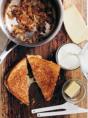 French onion grilled cheese sandwich