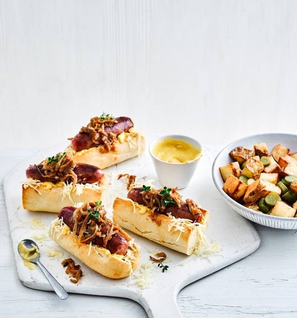 French onion hotdogs with crispy potatoes