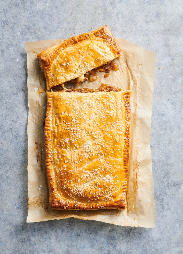 French onion 'soup pie'