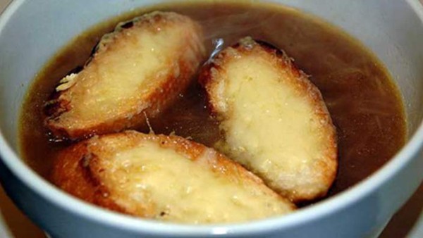 French onion soup (Soup à la l'oignon)