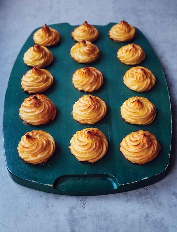 French piped potatoes (Pommes duchesse)
