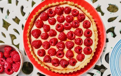 French raspberry tart (Tarte aux framboises)