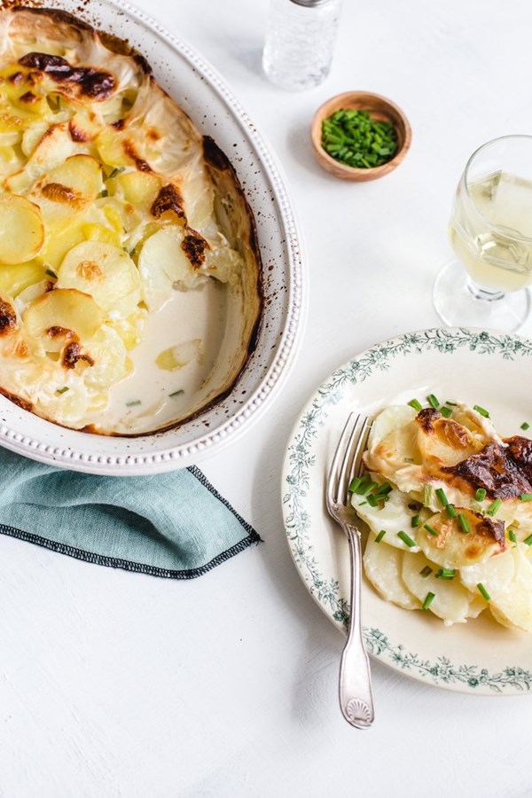 French scalloped potatoes (Gratin Dauphinois)