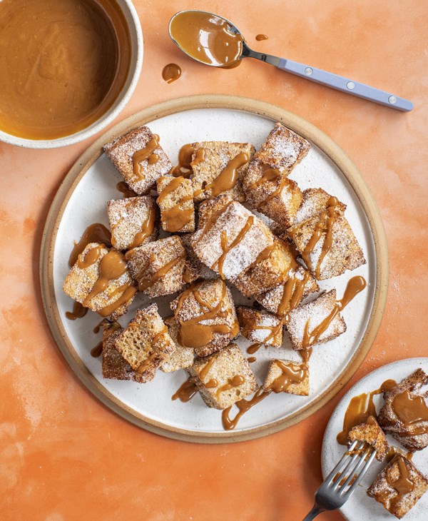 French toast bites with a melted speculoos drizzle