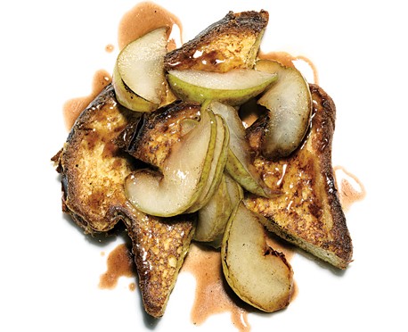 French toast with pears and pomegranate sauce