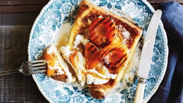 French toast with white cheese and maple apricots