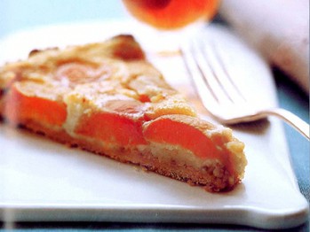 Fresh apricot and almond tart