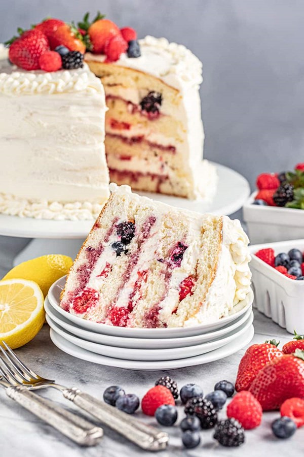 Fresh berry Chantilly cake