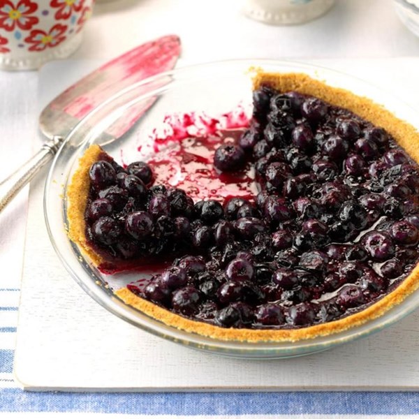 Fresh blueberry pie