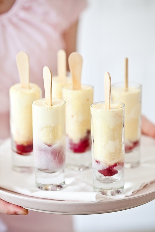 Fresh cheese & raspberries semifreddo popsicles