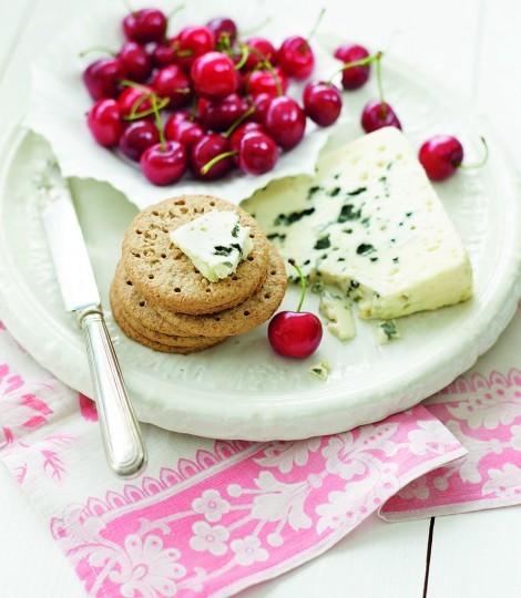 Fresh cherries with blue cheese