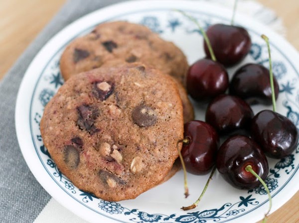 Fresh cherry chocolate chip oatmeal cookies