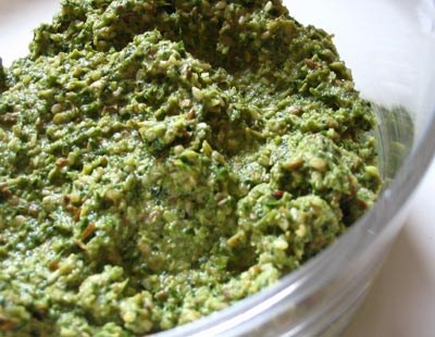 Fresh coriander chutney (Dhaniya chatni)