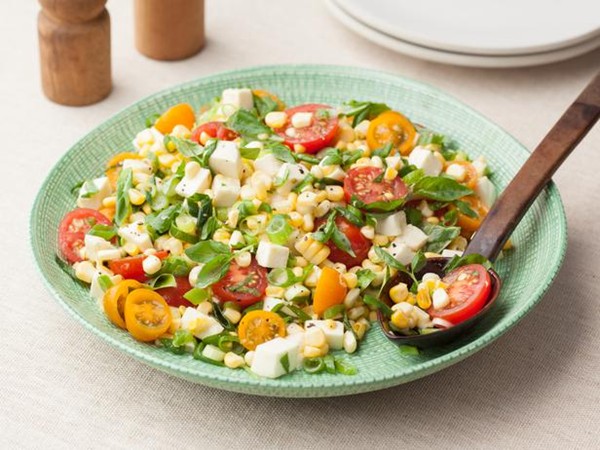 Fresh corn tomato salad
