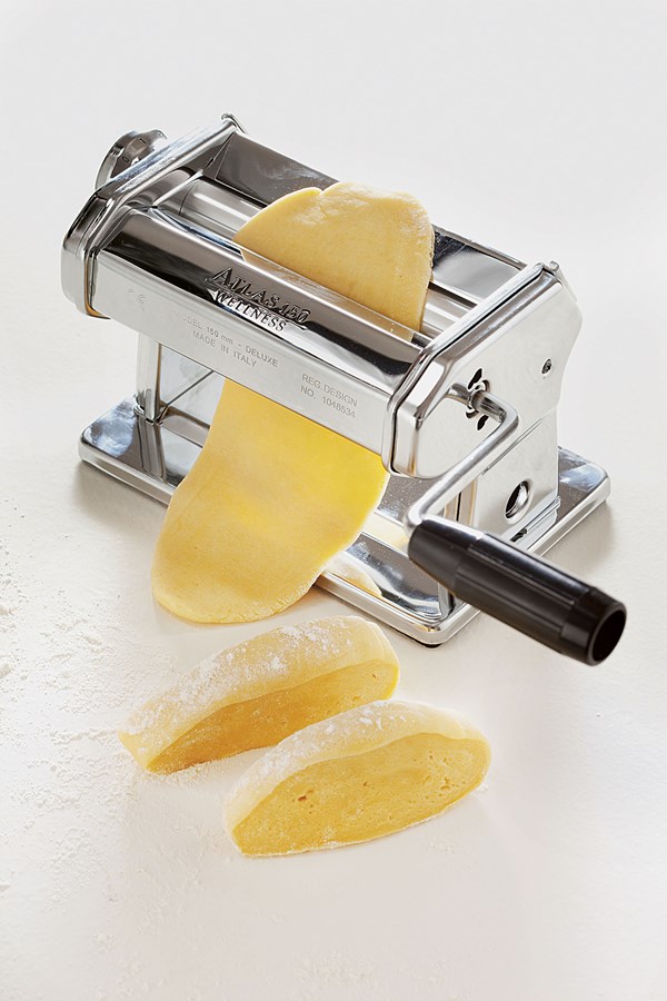 Fresh egg pasta (Pasta fresca all'uovo)