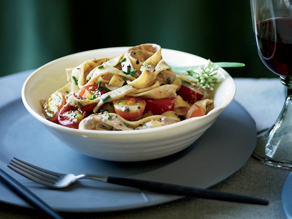 Fresh fettuccine with chicken-liver sauce