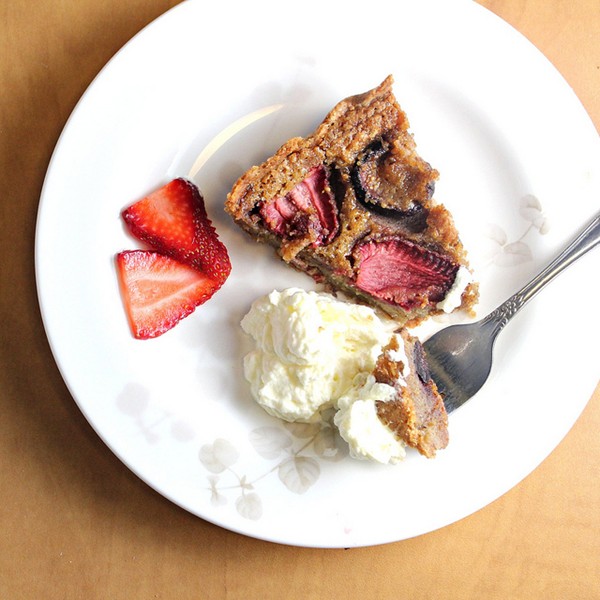 Fresh fig and strawberry tart