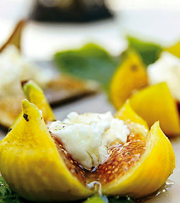 Fresh figs with goat cheese and peppered honey