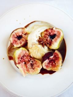 Fresh figs with hot espresso syrup