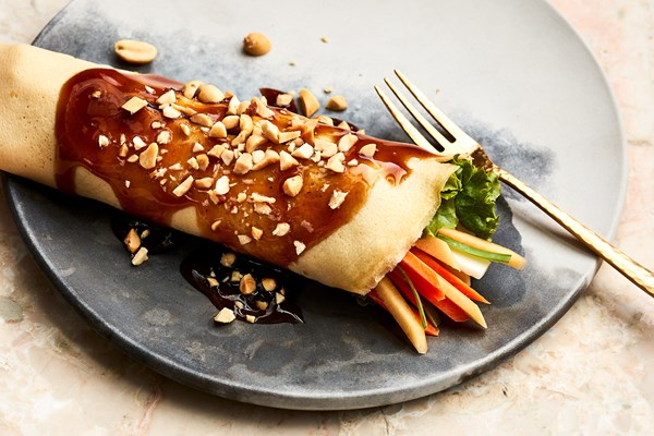 Fresh Filipino spring rolls (Lumpiang sariwa)