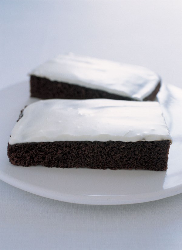 Fresh gingerbread with lemon icing