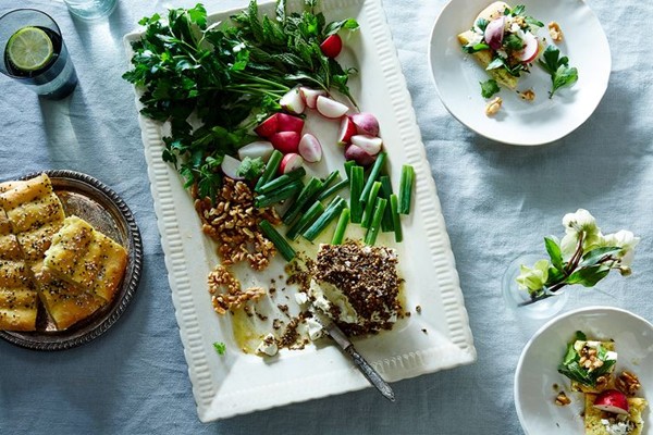 Fresh herb platter (Sabzi khordan)