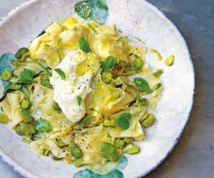 Fresh pasta squares with ricotta and vegetables (Sagne a pezze alla pecorara con verdure)