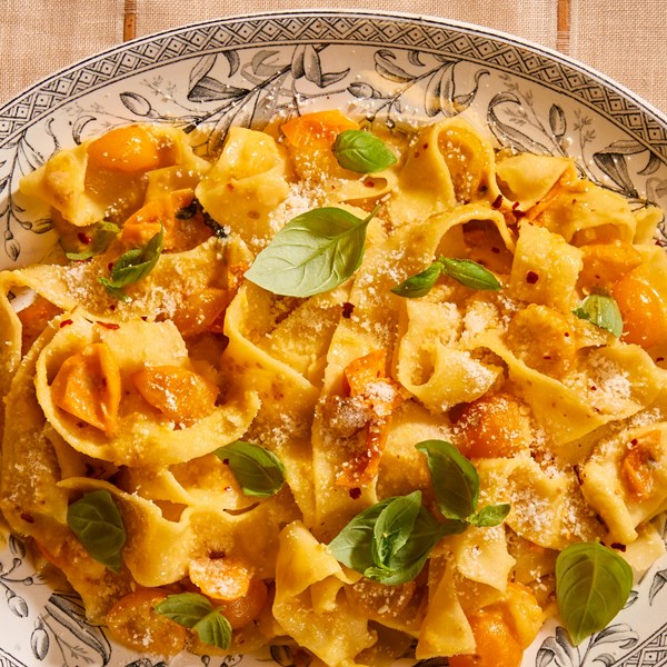 Fresh pasta with buttered tomatoes 