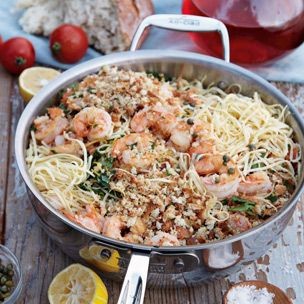 Fresh pasta with prawns and lemon oil