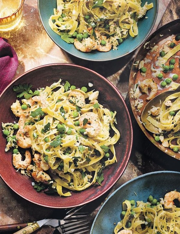Fresh pasta with prawns, crab, peas & crème fraîche