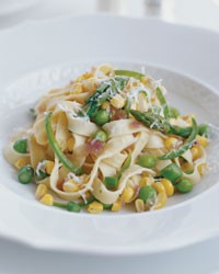Fresh pasta with spicy corn and asparagus