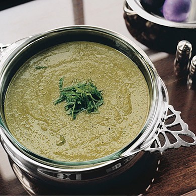 Fresh pea and mint soup