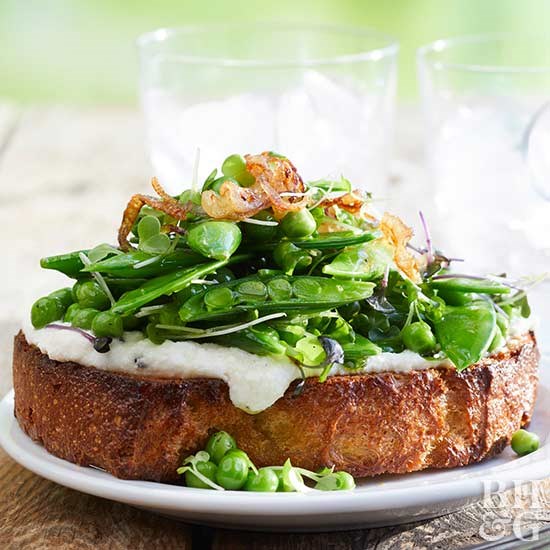 Fresh pea and ricotta tartine