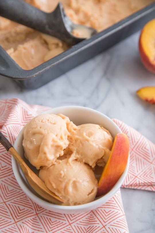 Fresh peach frozen yogurt