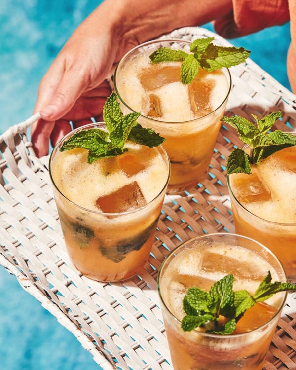 Fresh peach mojitos