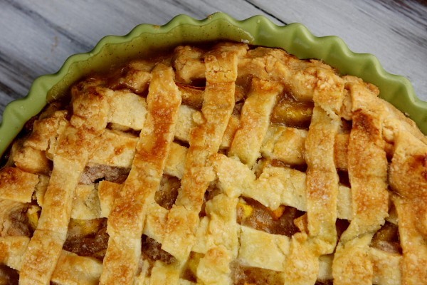 Fresh peach pie