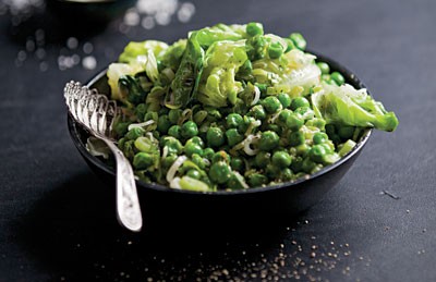 Fresh peas with lettuce and green garlic