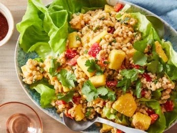 Fresh pineapple and barley salad 