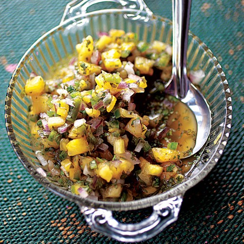 Fresh pineapple salsa (Salsa de piña)