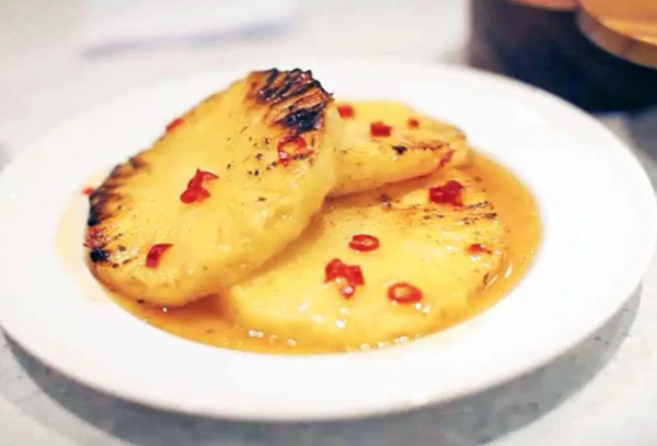 Fresh pineapple with chilli and vanilla syrup