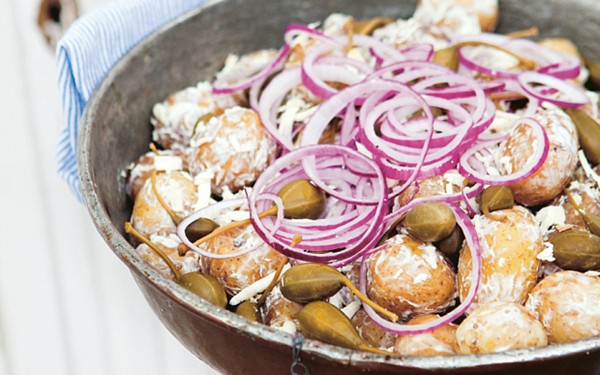 Fresh potato salad with horseradish, lemon and capers