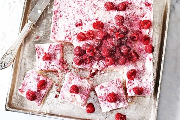 Fresh raspberry & mascarpone coconut ice