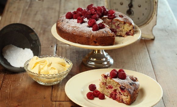Fresh raspberry cake with Sangiovese verjuice syrup