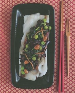 Fresh rice noodles with black pudding, peas, peanuts, spinach and shiitake ragout