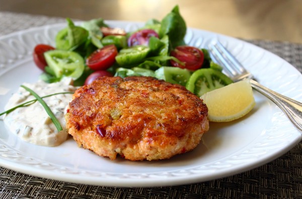 Fresh salmon cakes