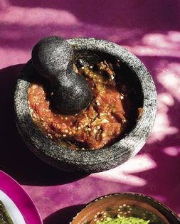 Fresh salsa (Salsa de molcajete)